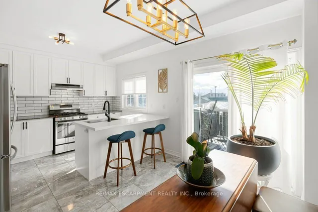 Additional image 17 of 2220 Queensway Dr Unit 13