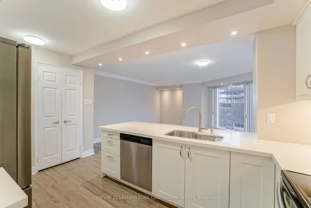 Additional image 11 of 33 University Ave Unit 1905