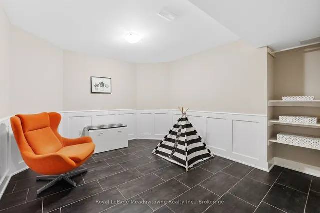 Additional image 37 of 748 Sales Crt