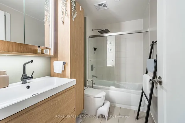 Additional image 9 of 110 Marine Parade Dr Unit 606