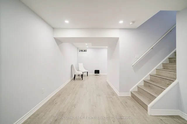 Additional image 31 of 852 Gifford Cres