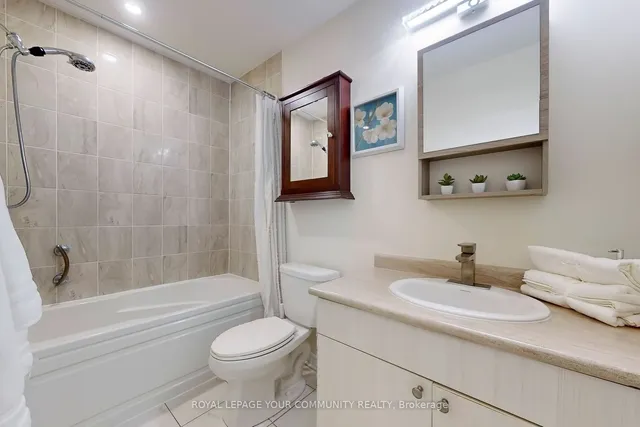 Additional image 28 of 1140 Duignan Cres