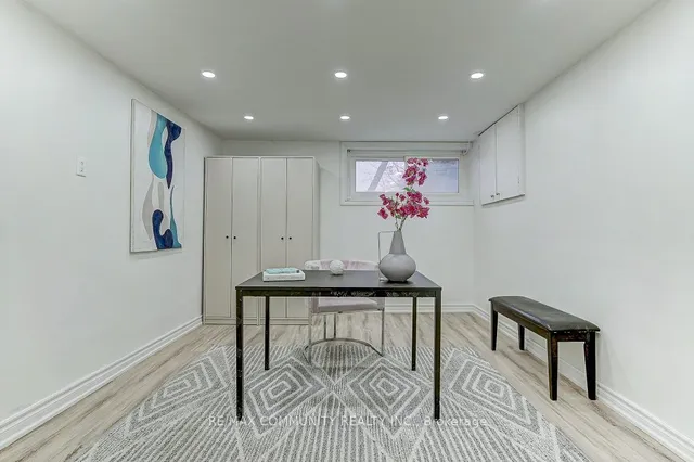 Primary image of 2 Ladysbridge Dr