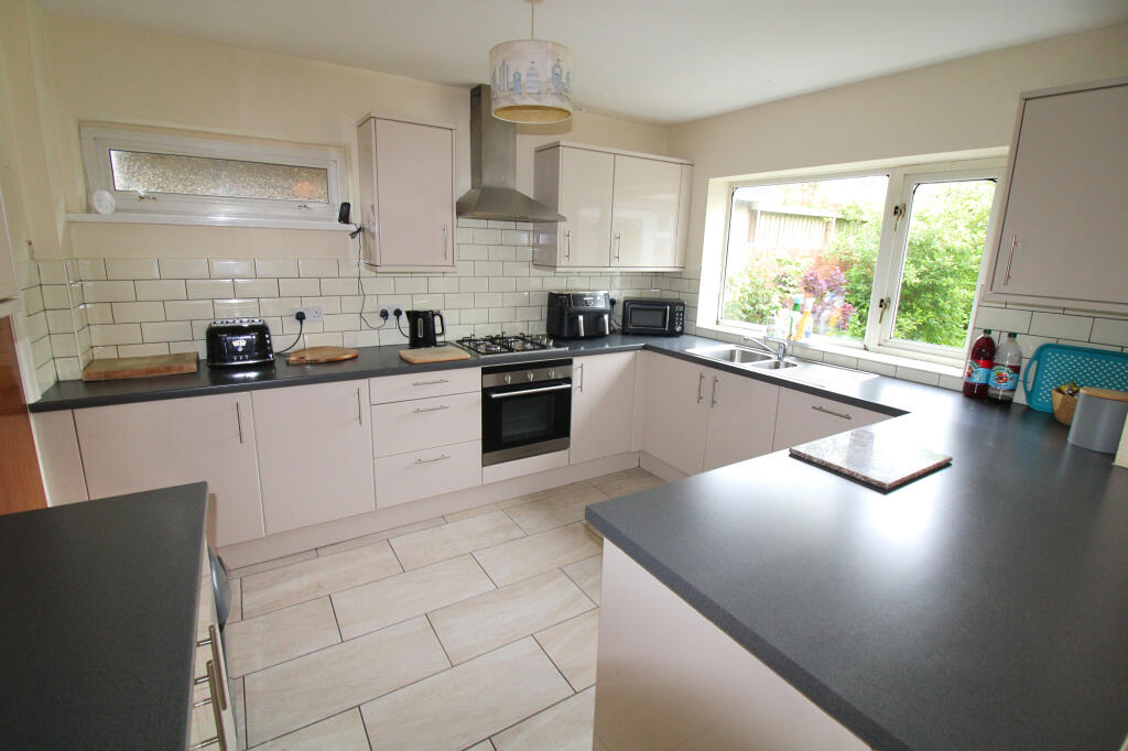 Additional image 7 of CARLTON PLACE, PORTHCAWL, CF36 3ET