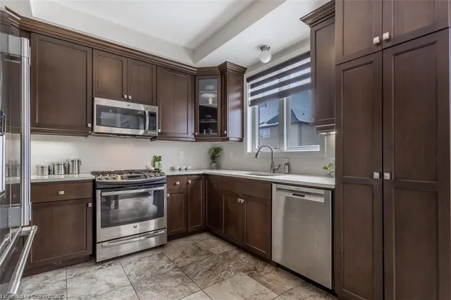 Additional image 9 of 39 Halo Street