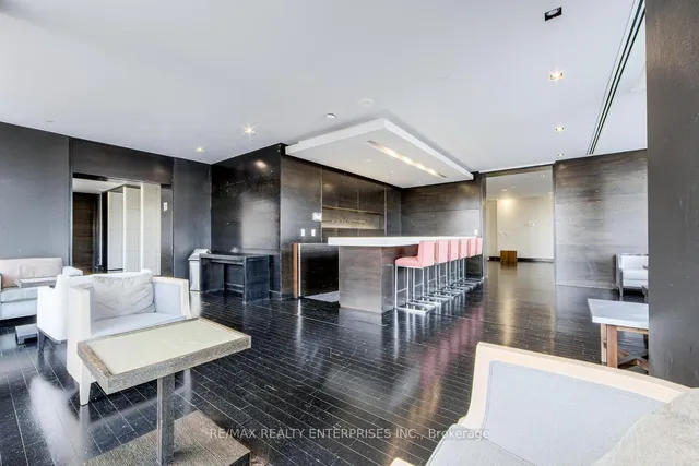 Additional image 31 of 18 Yorkville Ave Unit 315