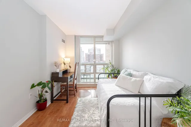 Additional image 18 of 17 Michael Power Pl Unit 606