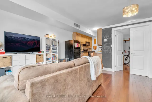 Additional image 5 of 555 King St Unit 104