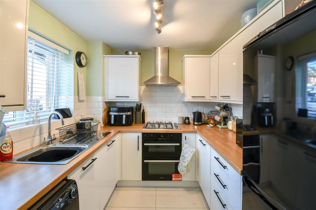 Additional image 4 of Greenacres, Barry