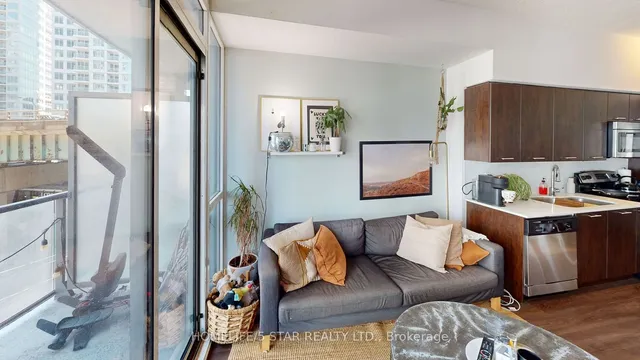 Additional image 10 of 169 Fort York Blvd Unit 308