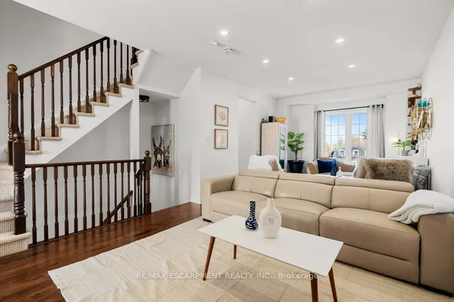 Additional image 11 of 2220 Queensway Dr Unit 13