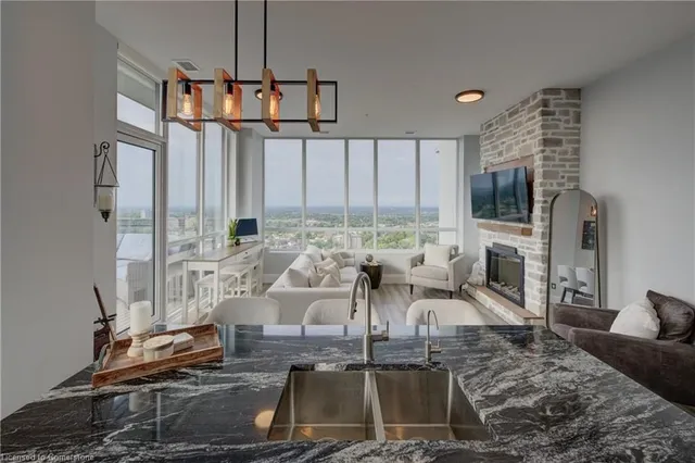 Additional image 19 of 60 Charles St Unit 2908