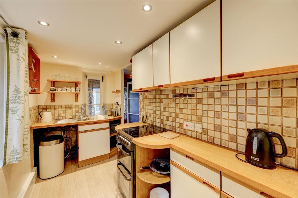 Additional image 21 of Brisco