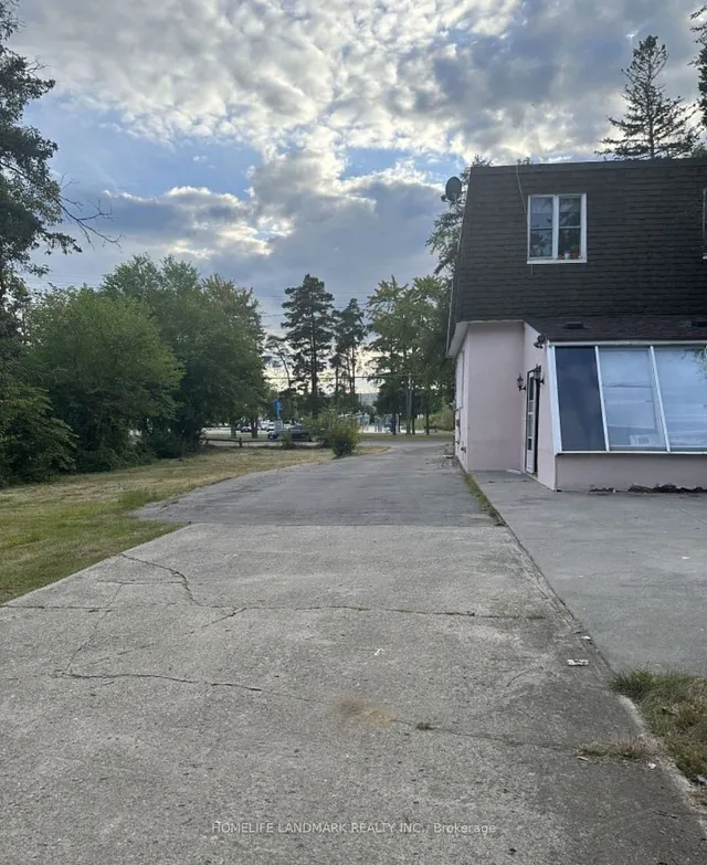 Additional image 6 of 1304 Military Tr