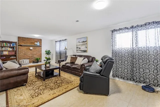 Additional image 25 of 739 Mud St