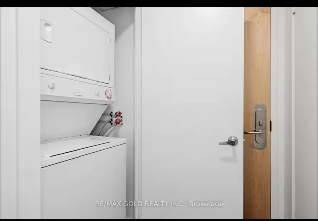 Additional image 17 of 55 Bremner Blvd Unit 2811