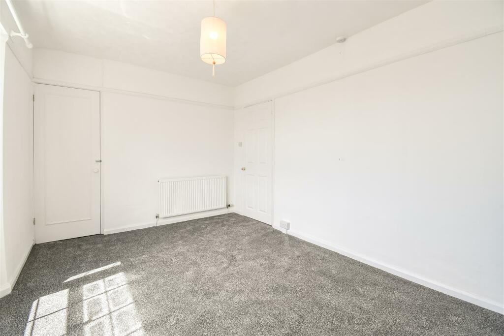 Additional image 17 of Bron Awelon, Barry