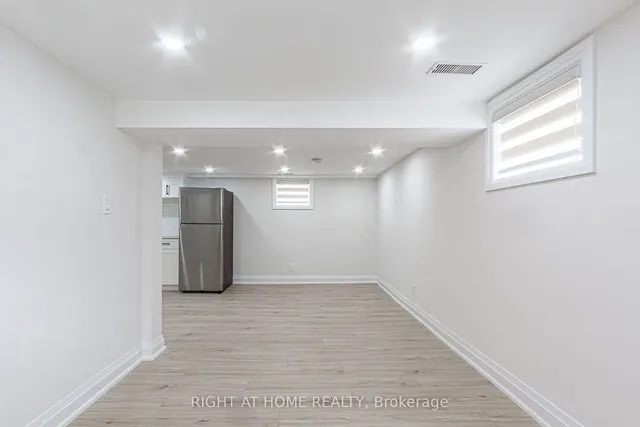 Additional image 31 of 961 Victoria Park Ave