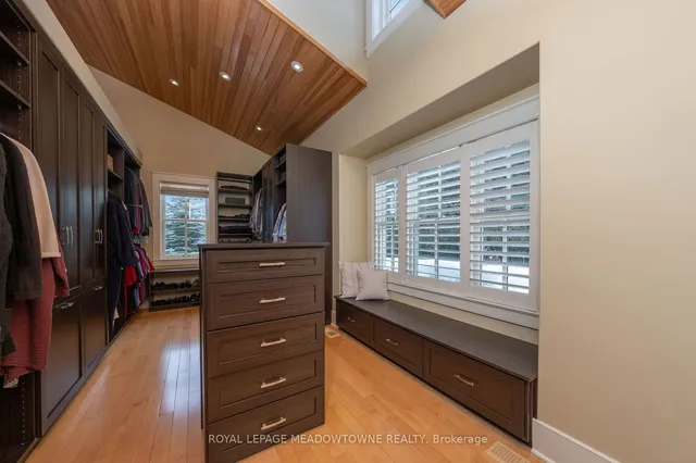 Additional image 20 of 13738 Sixth Line