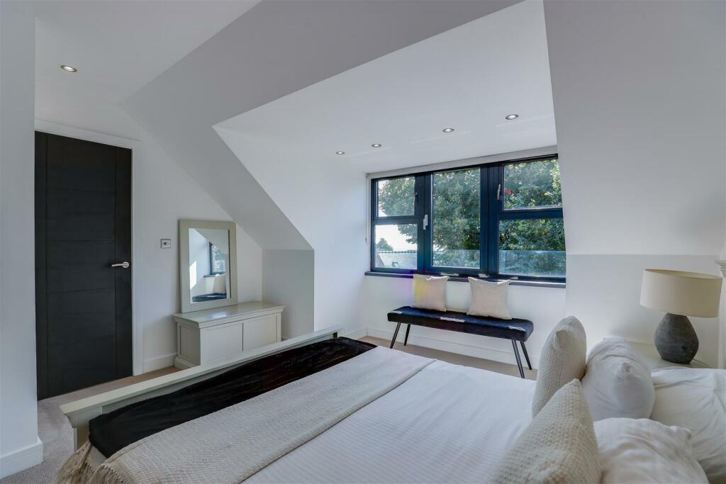 Additional image 17 of The Townhouse, 8 Pen Y Garth Mansions, 2 Stanwell Road, Penarth, CF64 3EA