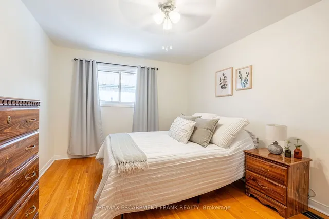 Additional image 21 of 2 Maria Crt