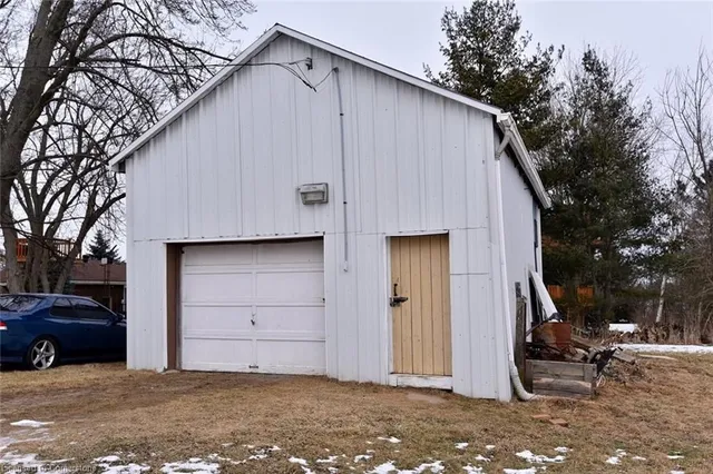 Additional image 34 of 2546 Wilson St