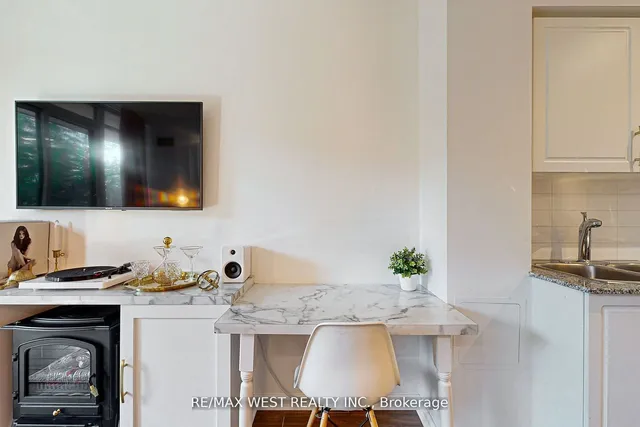 Additional image 21 of 209 Fort York Blvd Unit 355