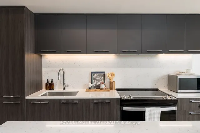 Additional image 5 of 665 Queen St Unit 408