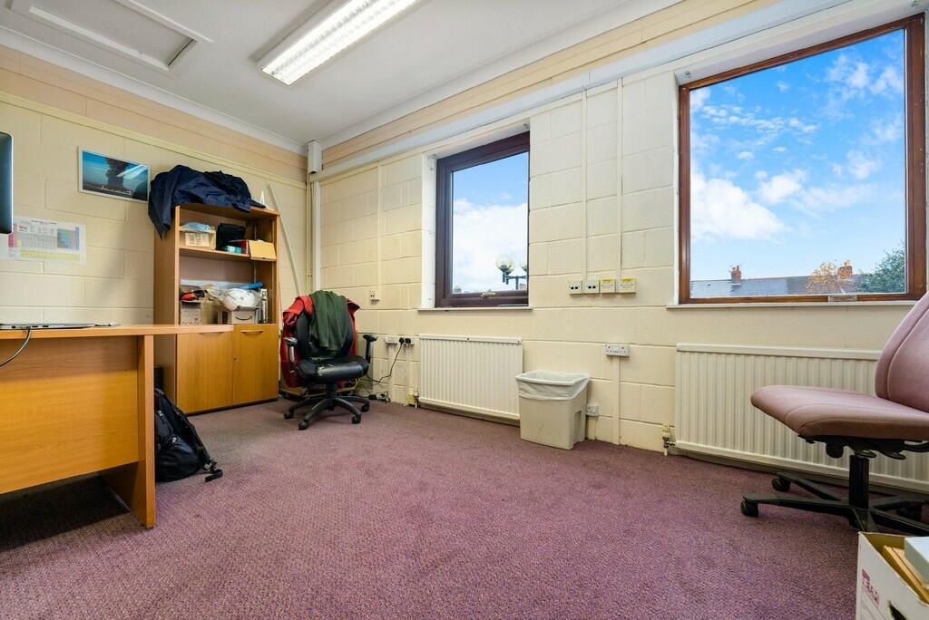 Additional image 9 of 256 Cowbridge Road East