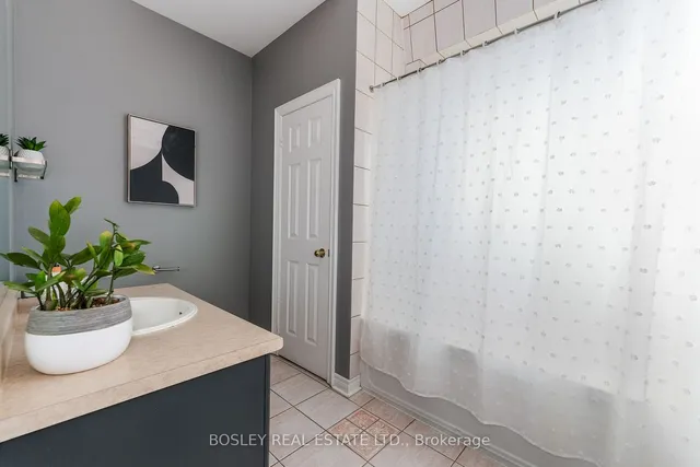 Additional image 19 of 2210B Gerrard St