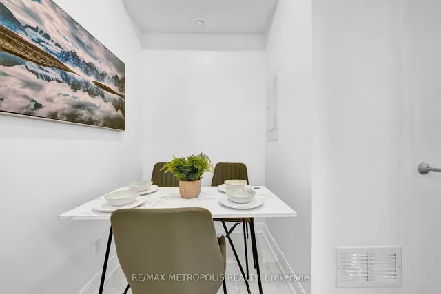 Additional image 17 of 295 Village Green Sq Unit TH55