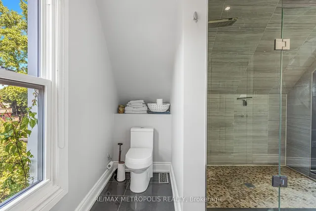 Additional image 30 of 26 Algonquin Ave