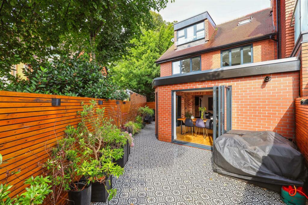 Additional image 27 of The Townhouse, 8 Pen Y Garth Mansions, 2 Stanwell Road, Penarth, CF64 3EA