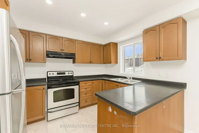 Additional image 10 of 359 Bussel Cres