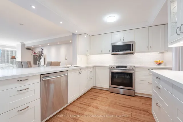 Additional image 18 of 33 University Ave Unit 2106