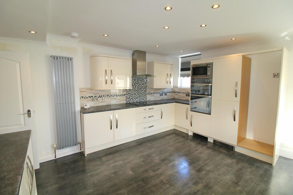 Additional image 7 of 4B THE ESPLANADE, PORTHCAWL, CF36 3YW