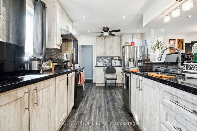 Additional image 12 of 22 Lynmont Rd