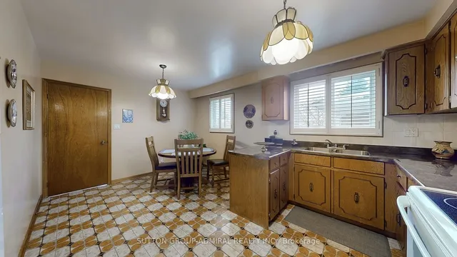 Additional image 18 of 23 St. Paschal Crt