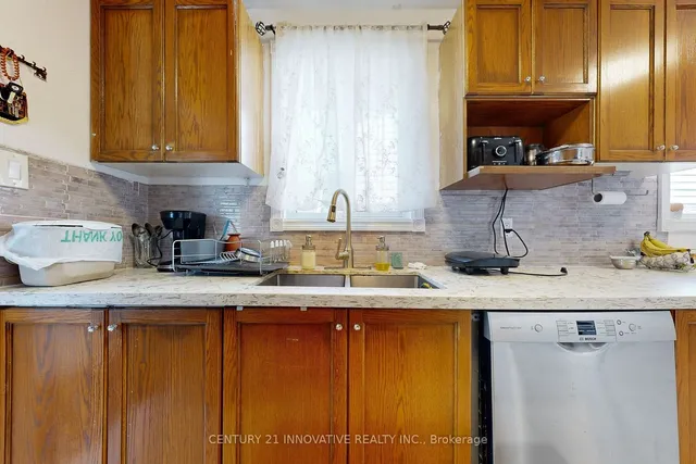 Additional image 12 of 18 Lowry Sq