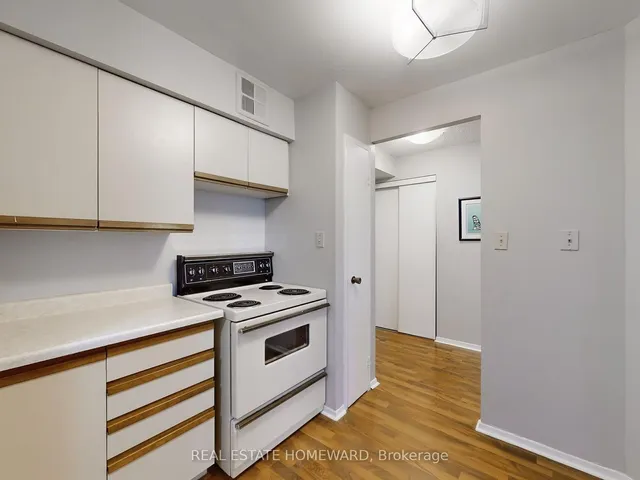 Additional image 5 of 633 Bay St Unit 901