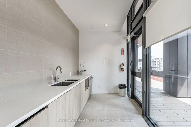 Additional image 28 of 19 Western Battery Rd Unit 310