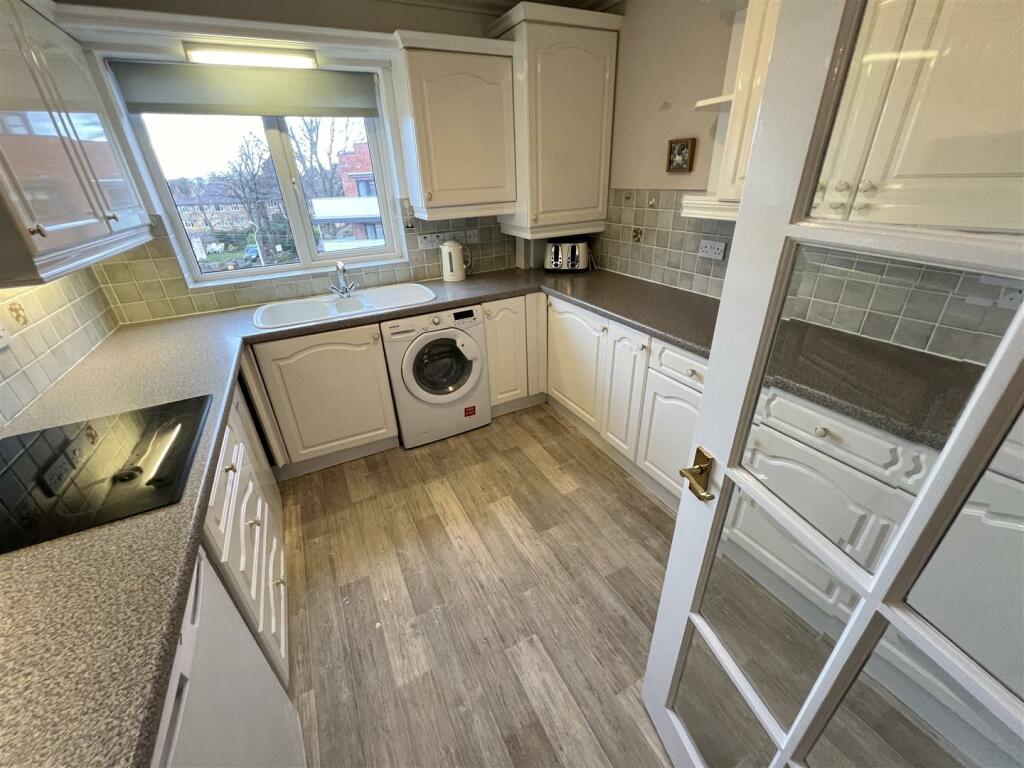 Additional image 10 of Mount Avenue, Heswall, Wirral