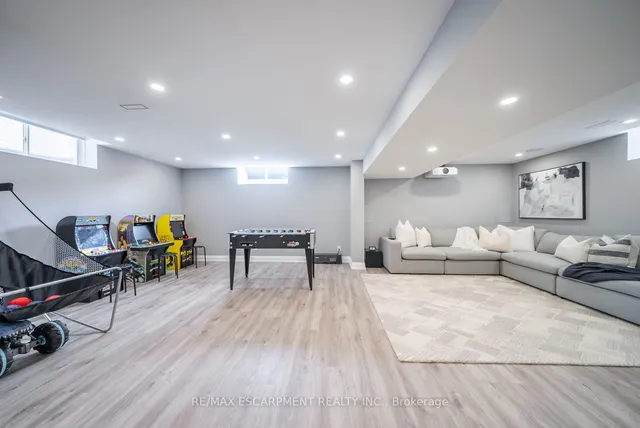 Additional image 30 of 36 Miller Dr