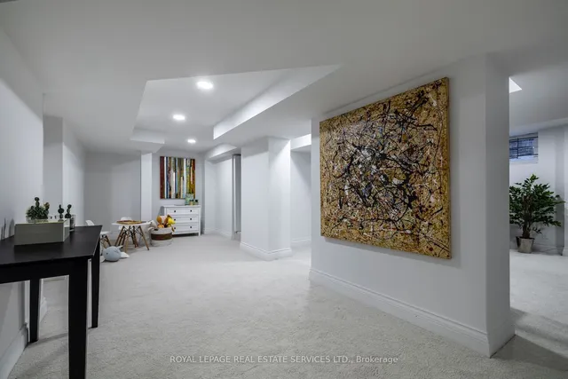 Additional image 29 of 121 Roxborough Dr