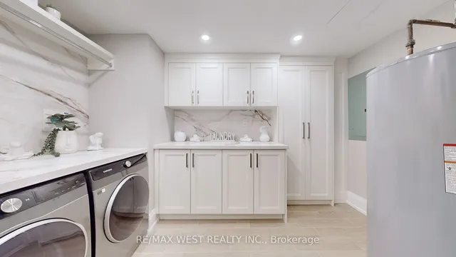 Additional image 37 of 900 Yonge St Unit 1403