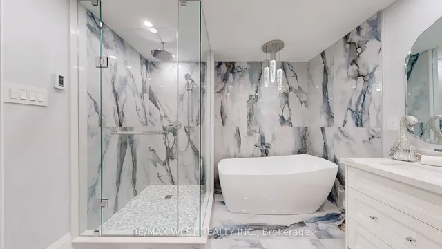 Additional image 28 of 900 Yonge St Unit 1403