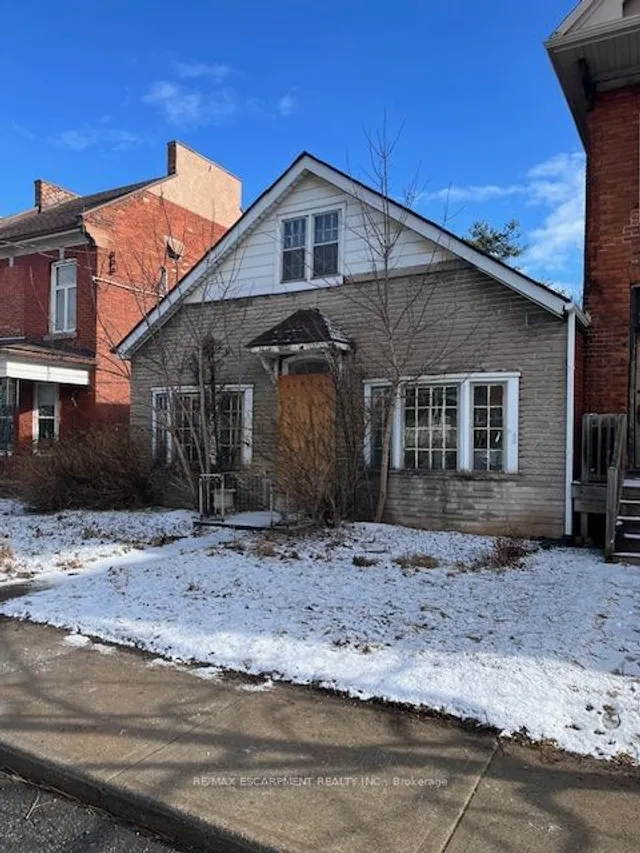 192 VICTORIA Ave