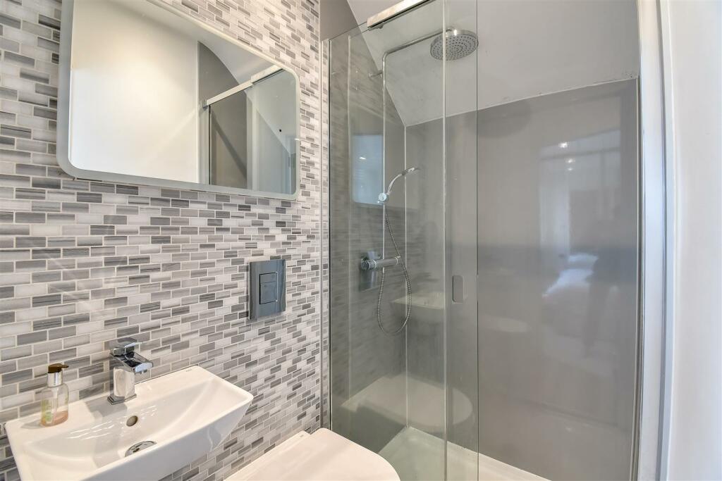 Additional image 10 of Bron Awelon, Barry