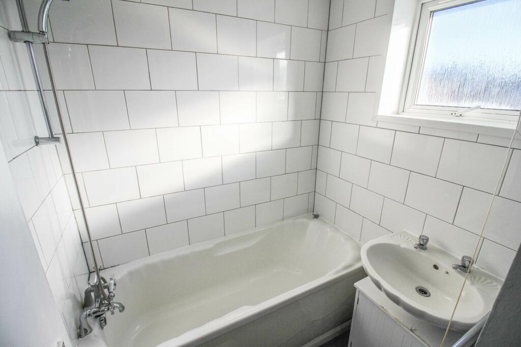 Additional image 10 of Varsity Way, Locking