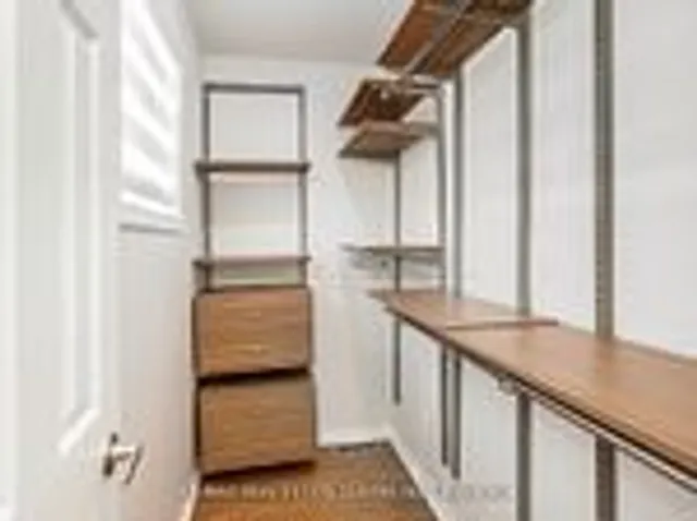 Additional image 20 of 1096 Barclay Circ